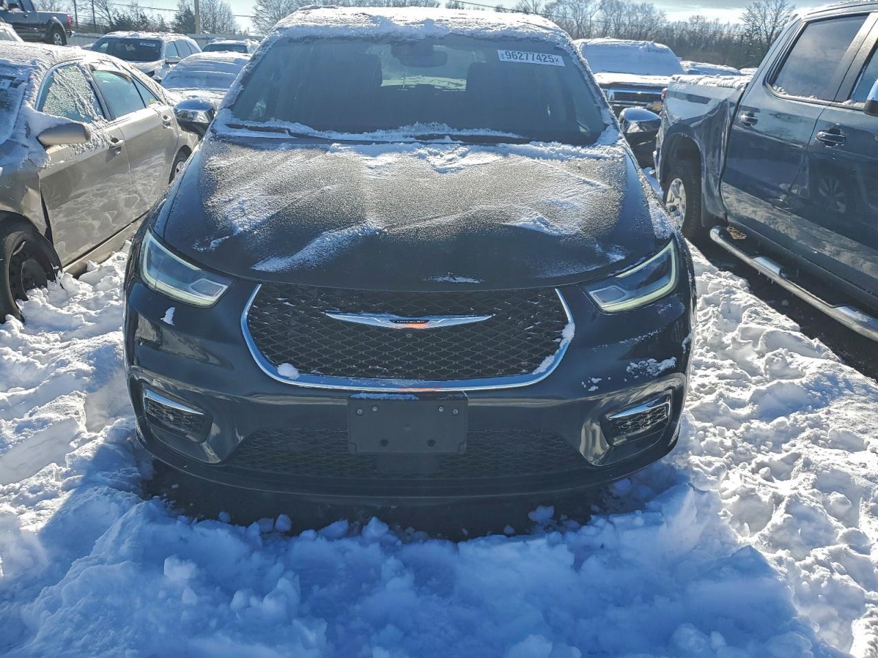 2023 Chrysler Pacifica Hybrid Limited - Image 5