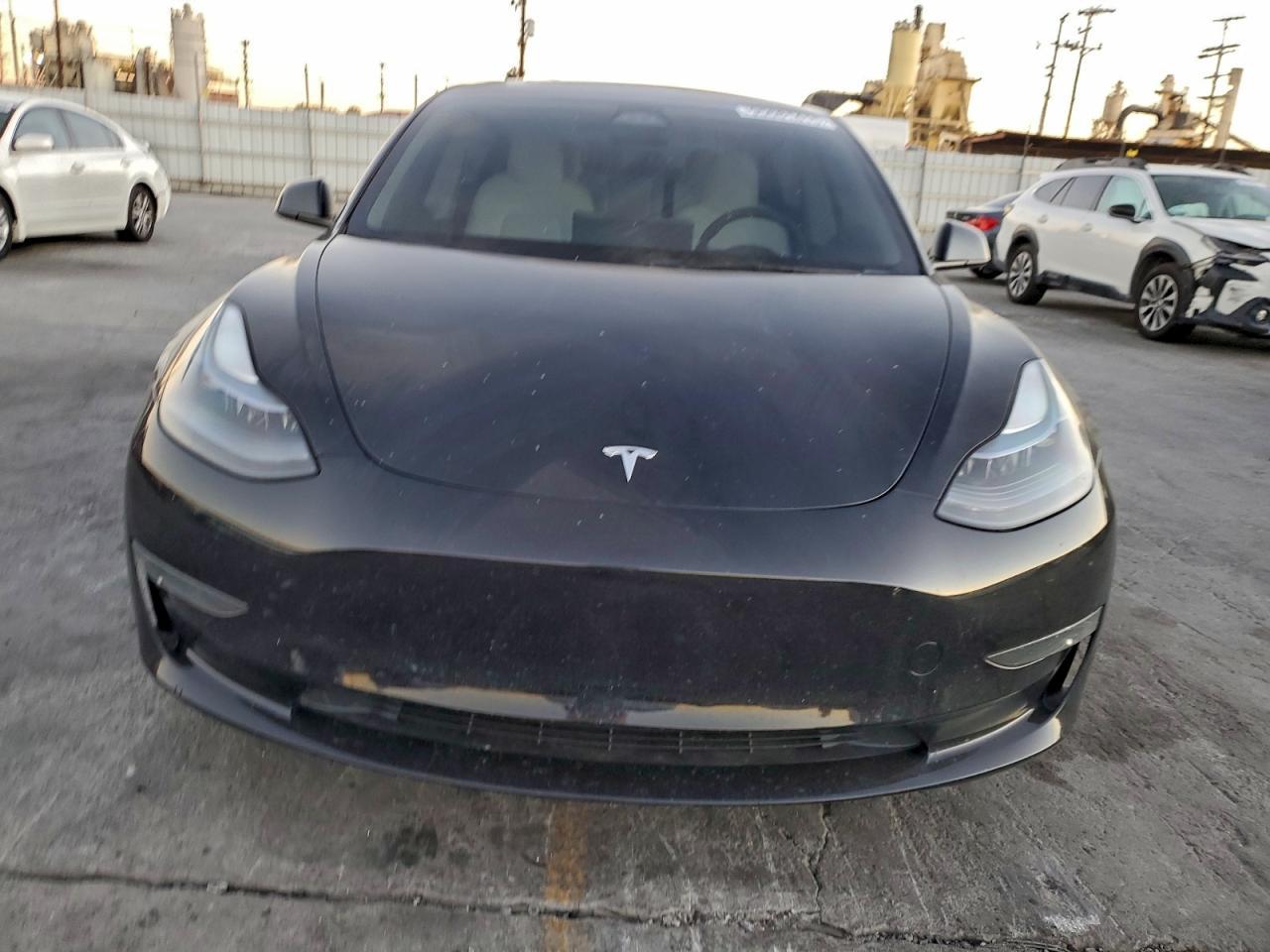 2023 Tesla Model 3 - Фото 5
