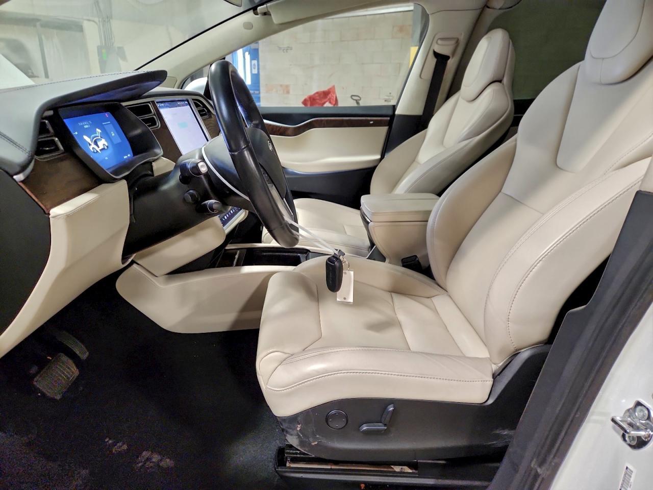 2017 Tesla Model X - Image 7