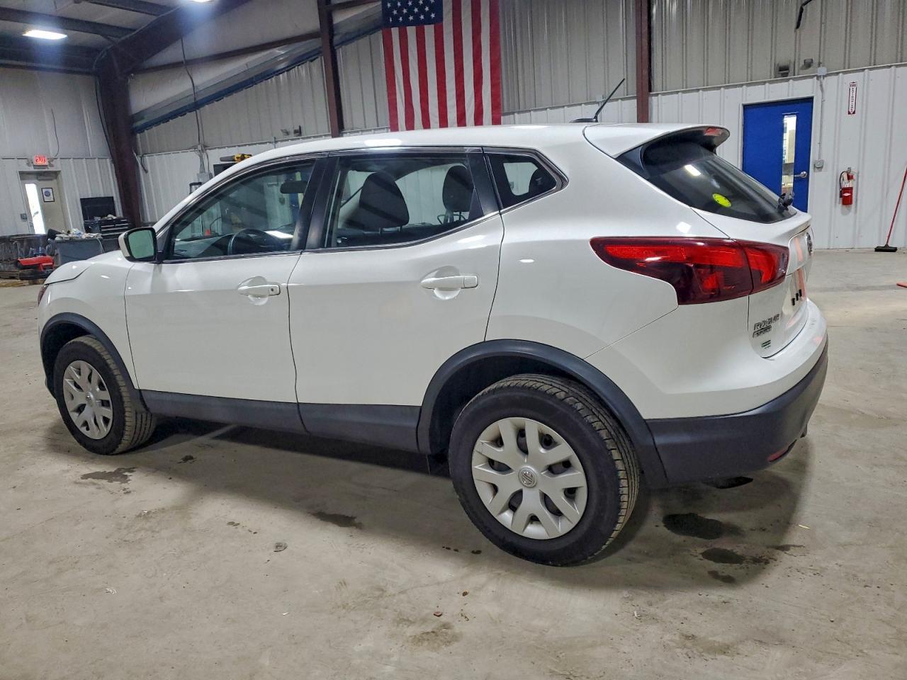 2018 Nissan Rogue Sport S - Фото 2