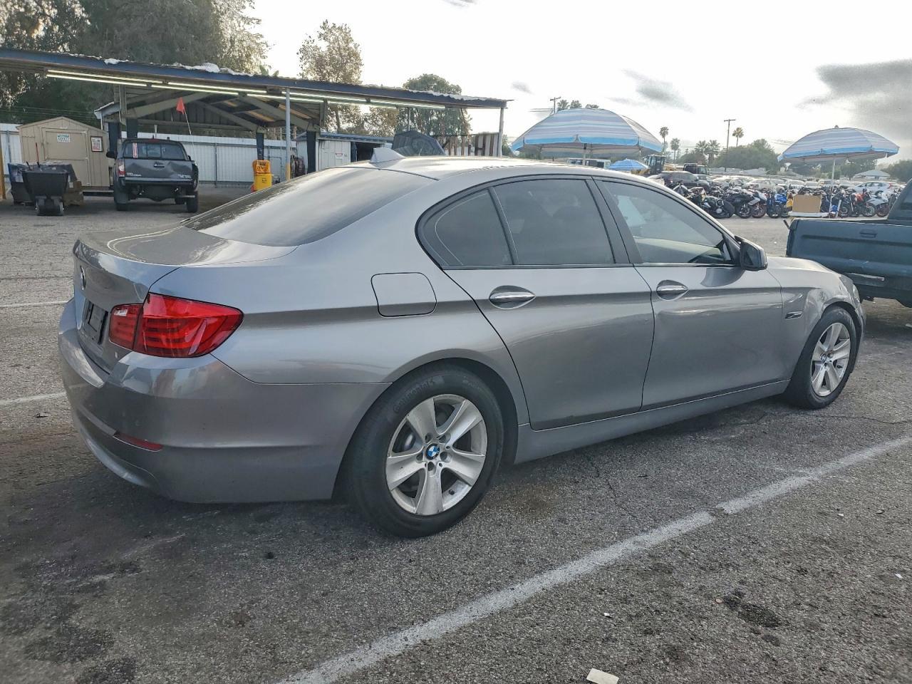 2011 BMW 528 I - Image 3