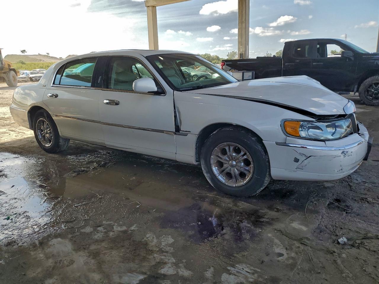 2002 Lincoln Town Car Cartier L - Фото 4