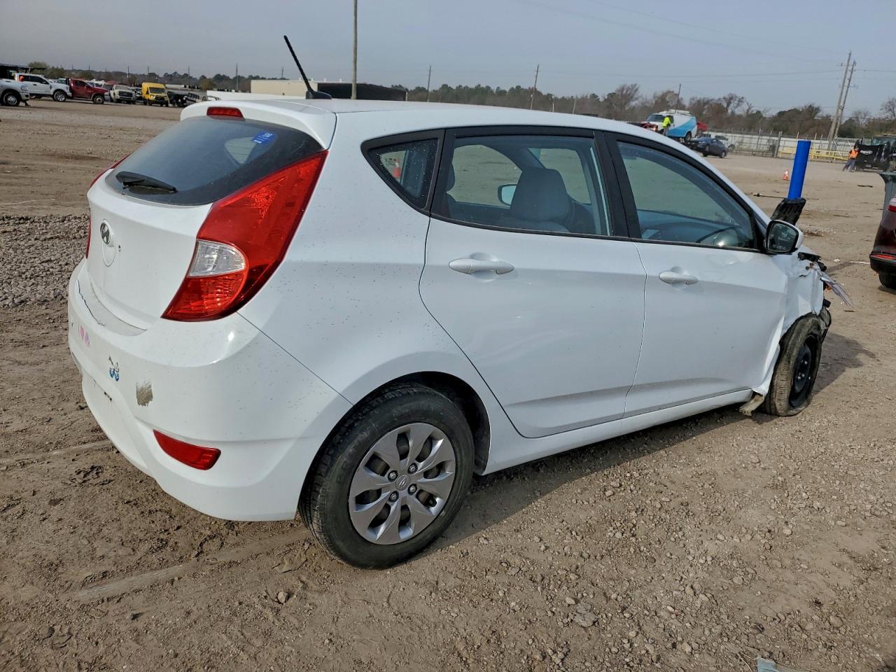 2017 Hyundai Accent Se - Фото 3