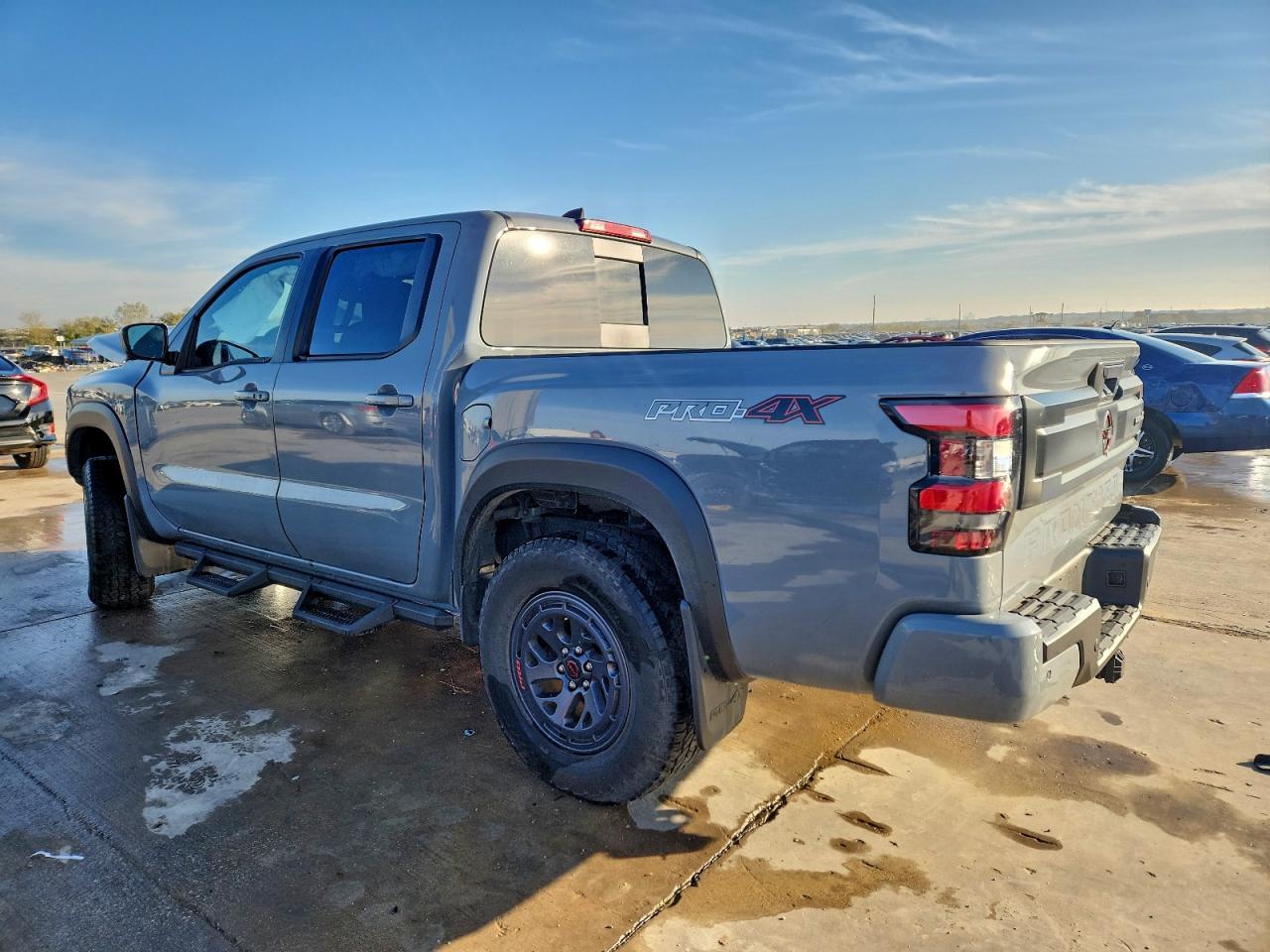 2025 Nissan Frontier S - Фото 2