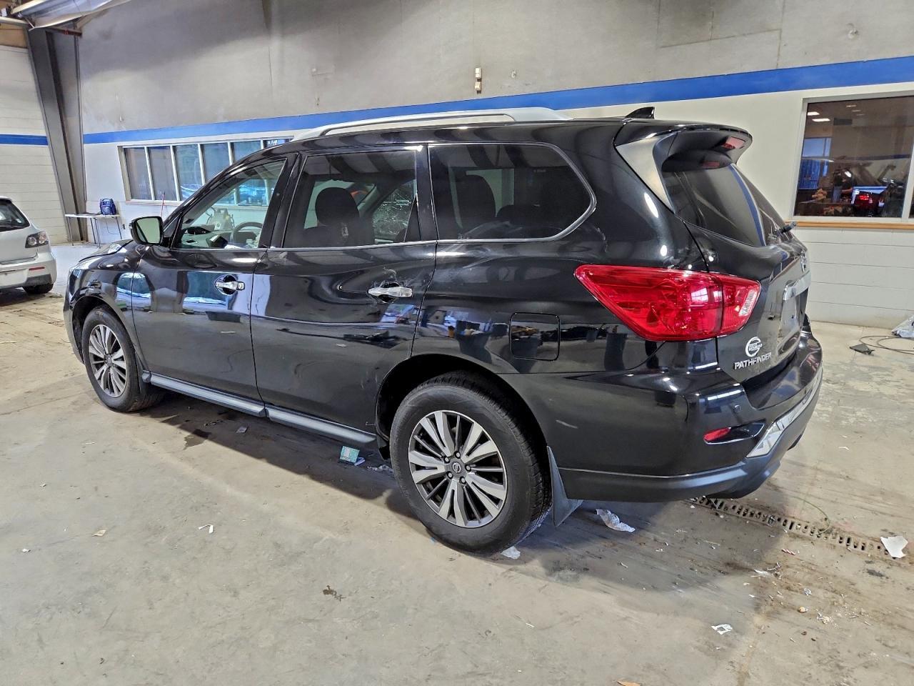 2019 Nissan Pathfinder S - Фото 2