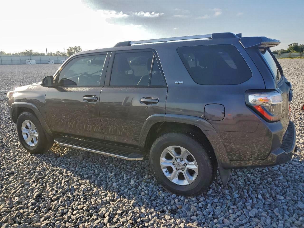 2019 Toyota 4Runner Sr5 - Image 2