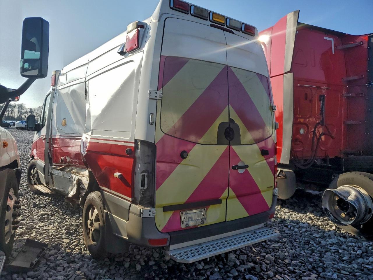 2012 Mercedes Benz Sprinter 2500 Ambulance - Фото 2