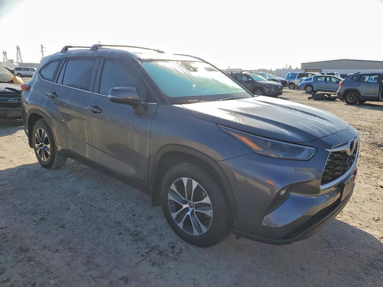 2024 Toyota Highlander Le - Image 4