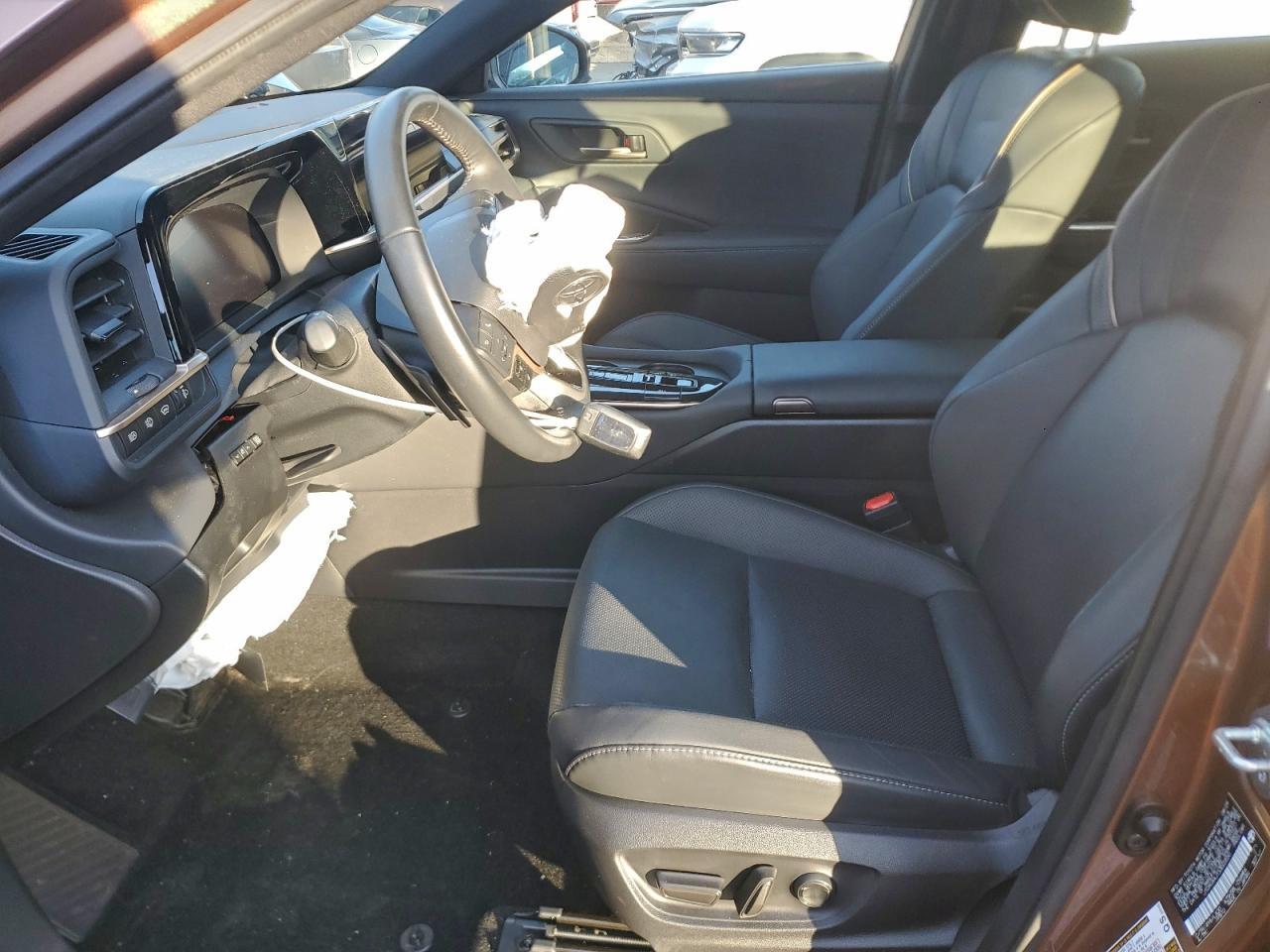 2025 Toyota Crown Signia Xle - Фото 7