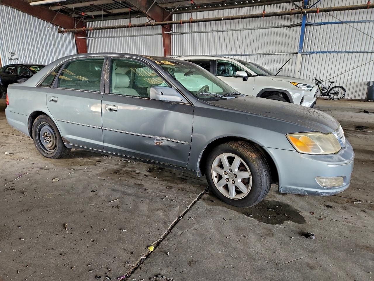 2001 Toyota Avalon - Image 4