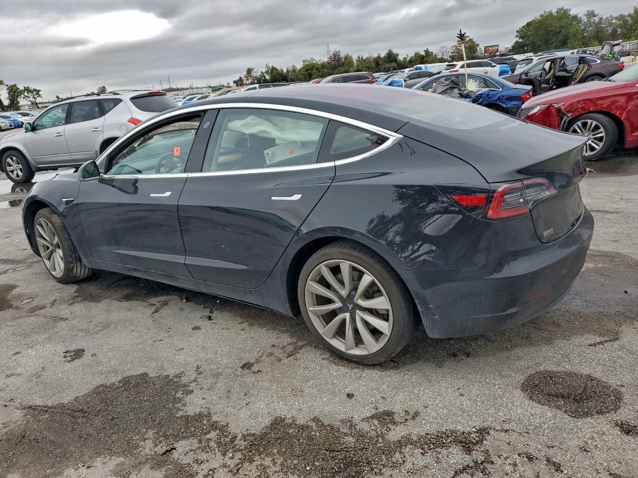 2018 Tesla Model 3 - Фото 2