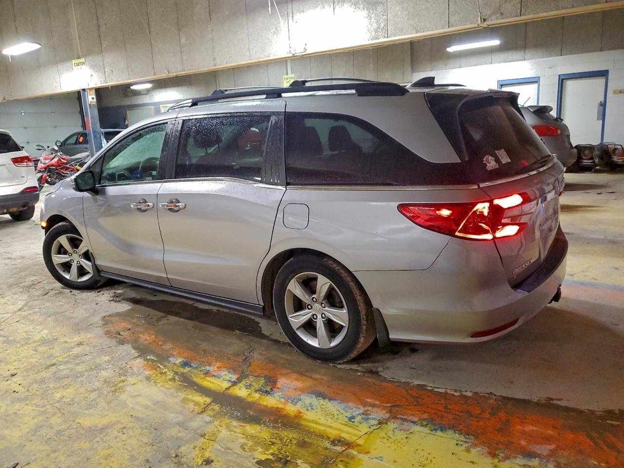 2018 Honda Odyssey Ex - Image 2