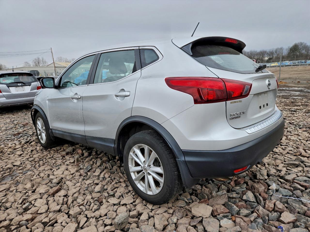 2018 Nissan Rogue Sport S - Фото 2