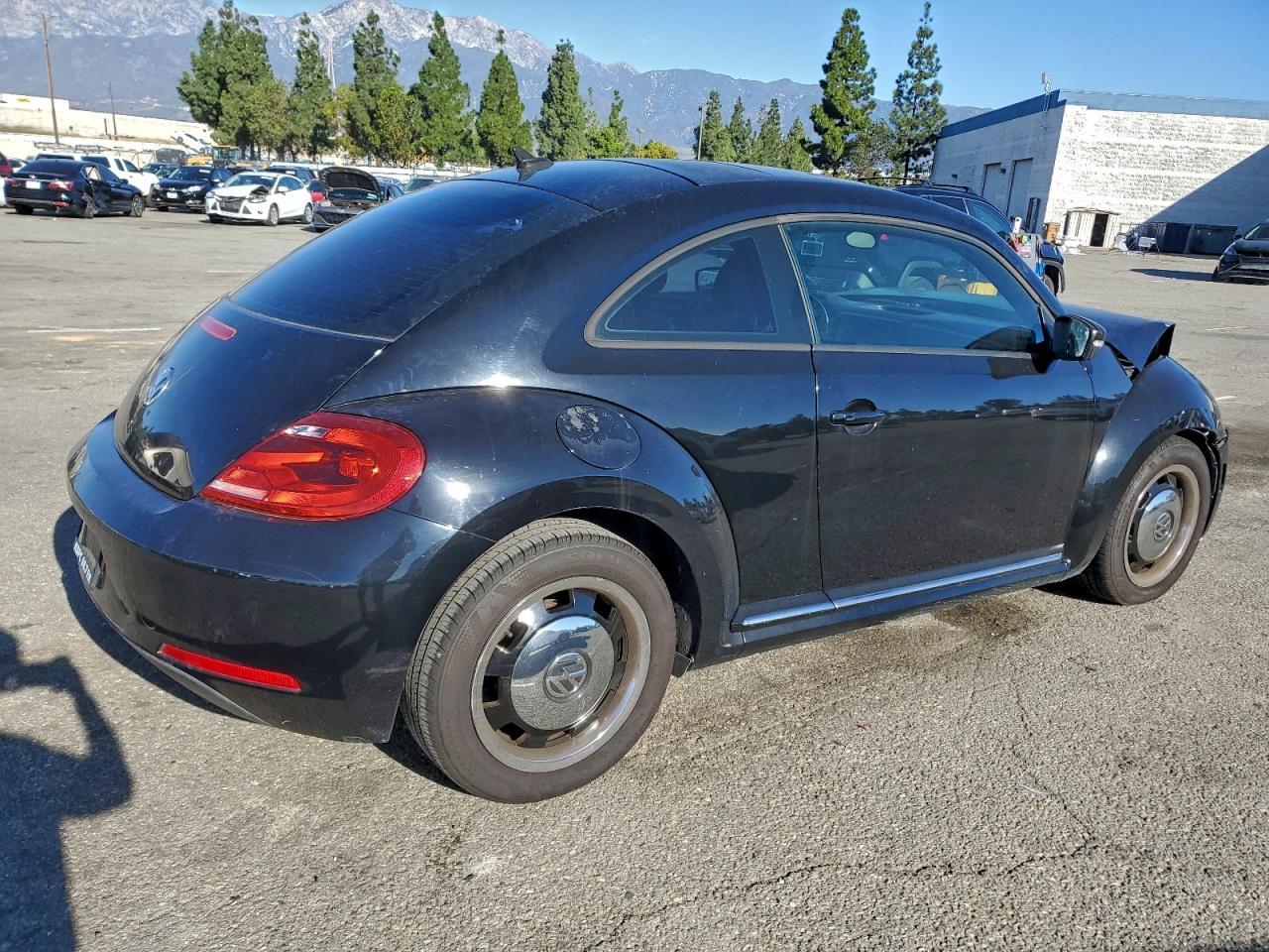 2013 Volkswagen Beetle - Фото 3