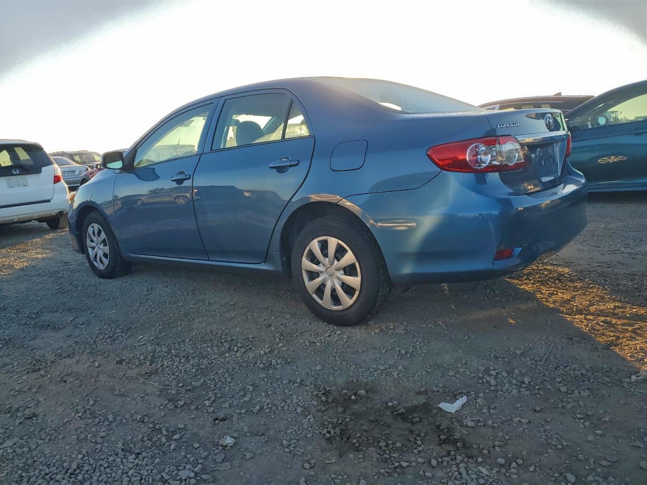 2013 Toyota Corolla Base - Фото 2