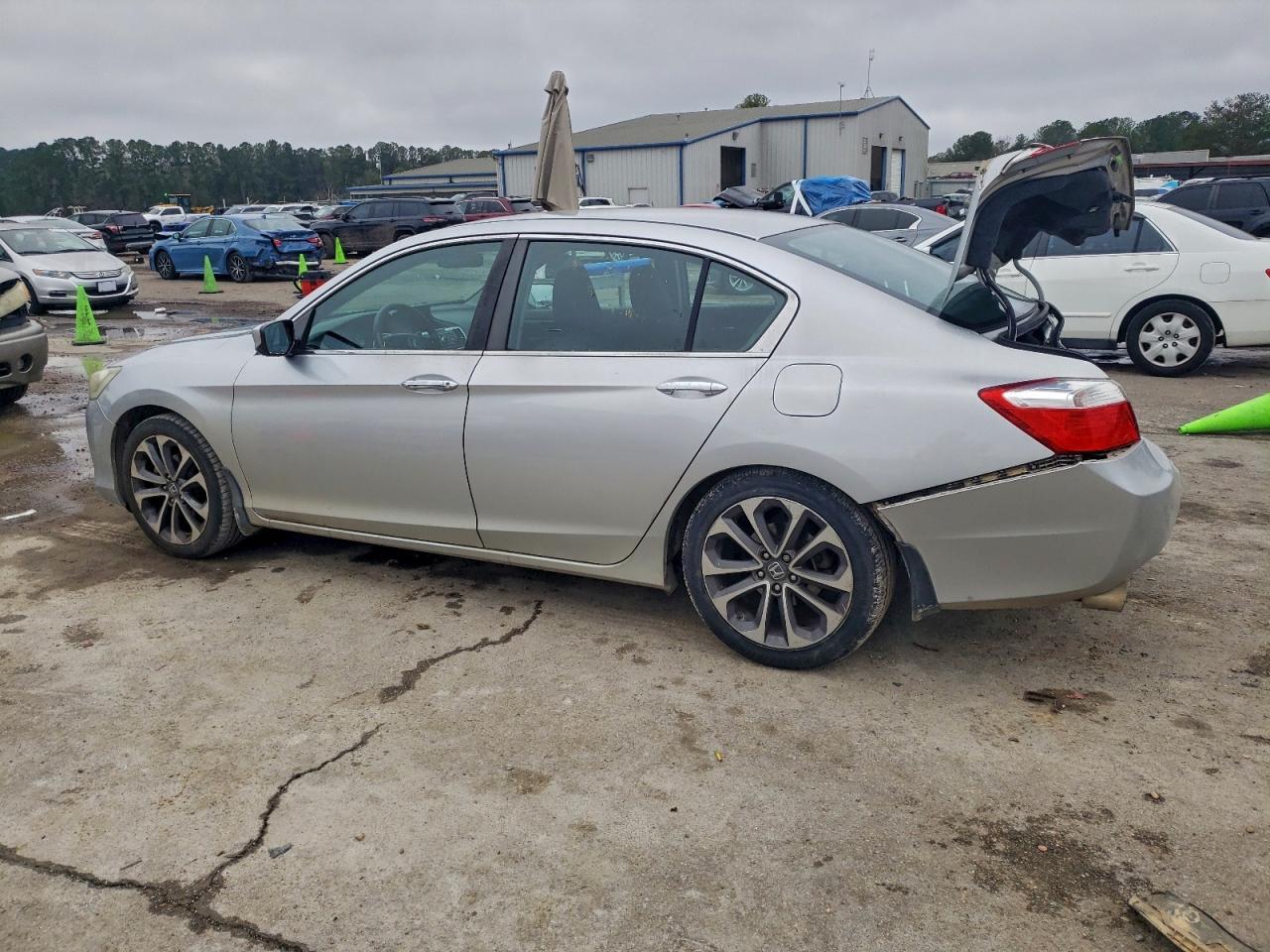2015 Honda Accord Sport - Image 2