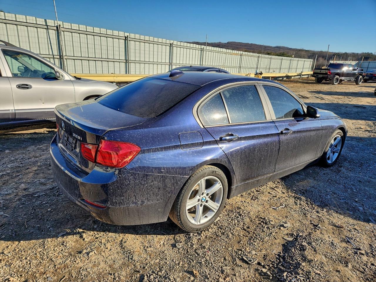2012 BMW 3 Series - Фото 3