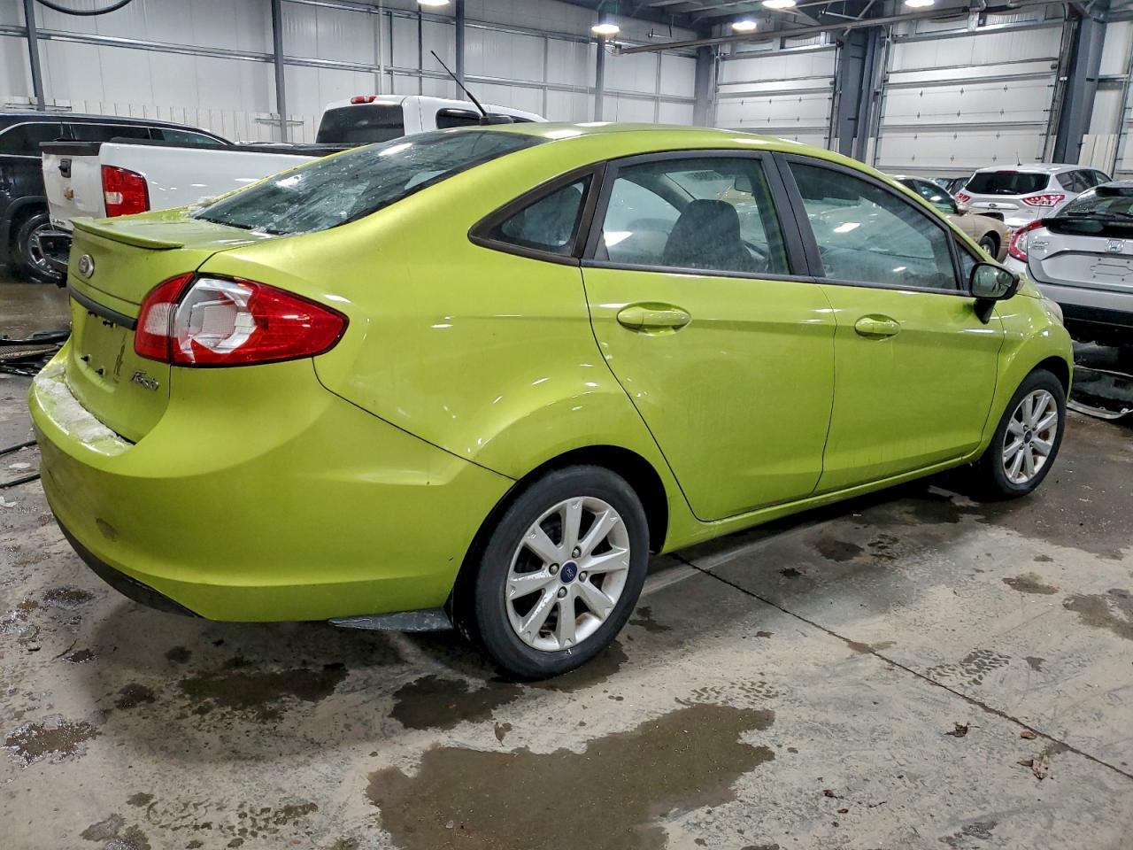 2013 Ford Fiesta Se - Фото 3