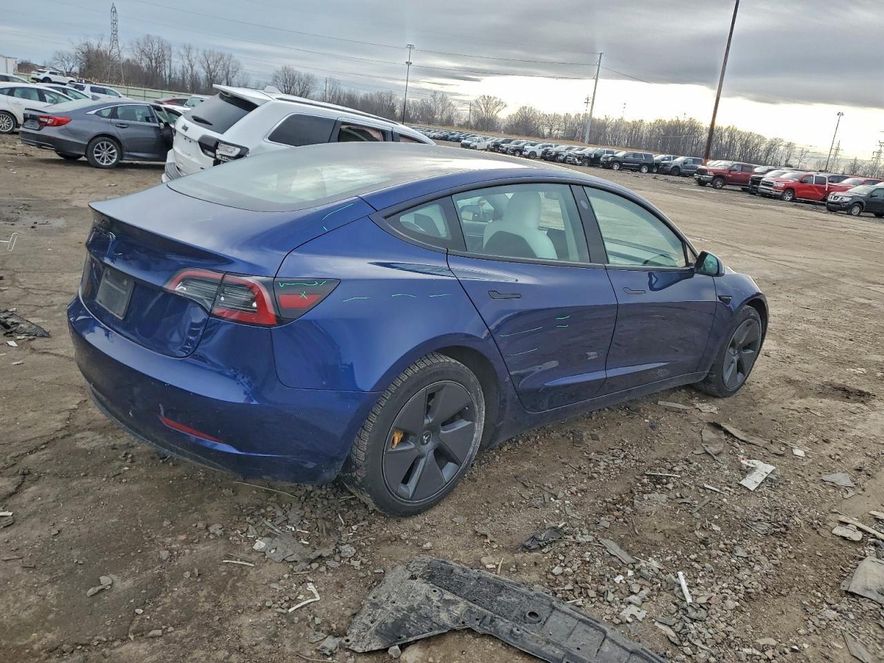 2023 Tesla Model 3 - Фото 3