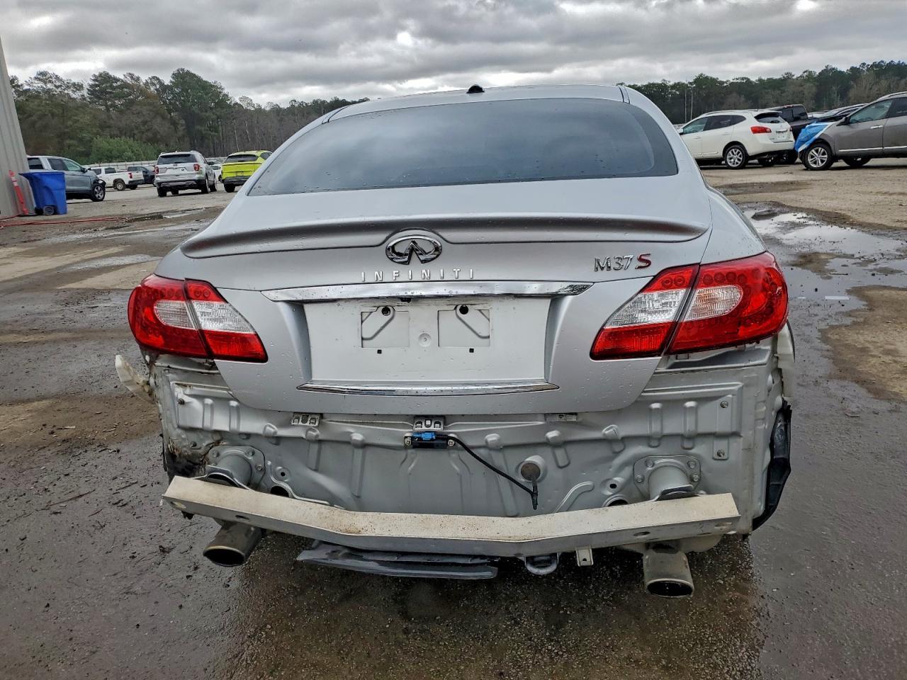 2011 Infiniti M37 - Image 6