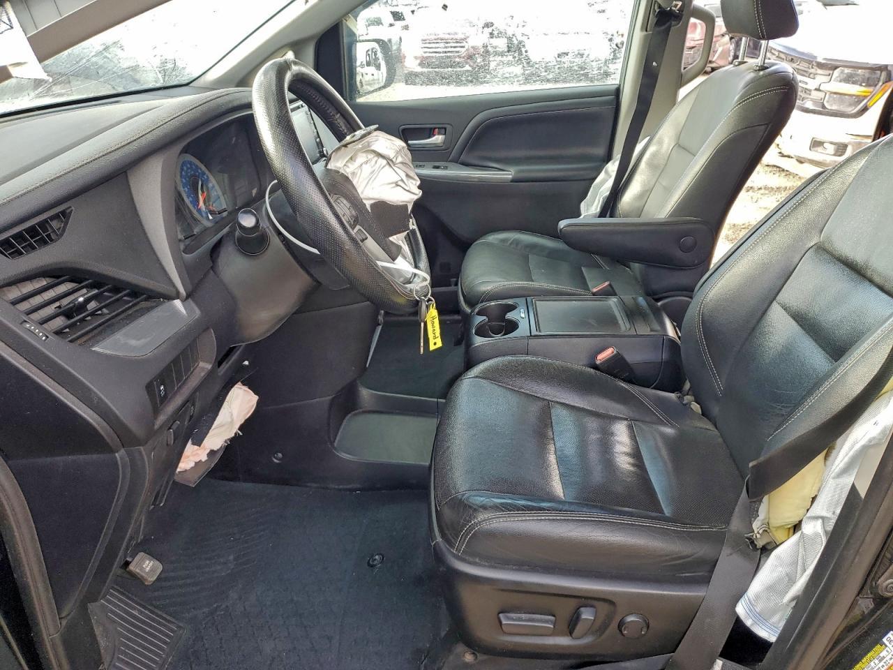 2020 Toyota Sienna Se - Фото 7