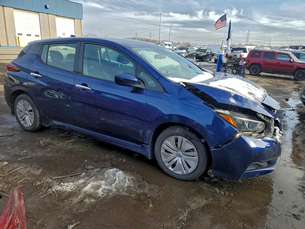 2023 Nissan Leaf S - Image 4