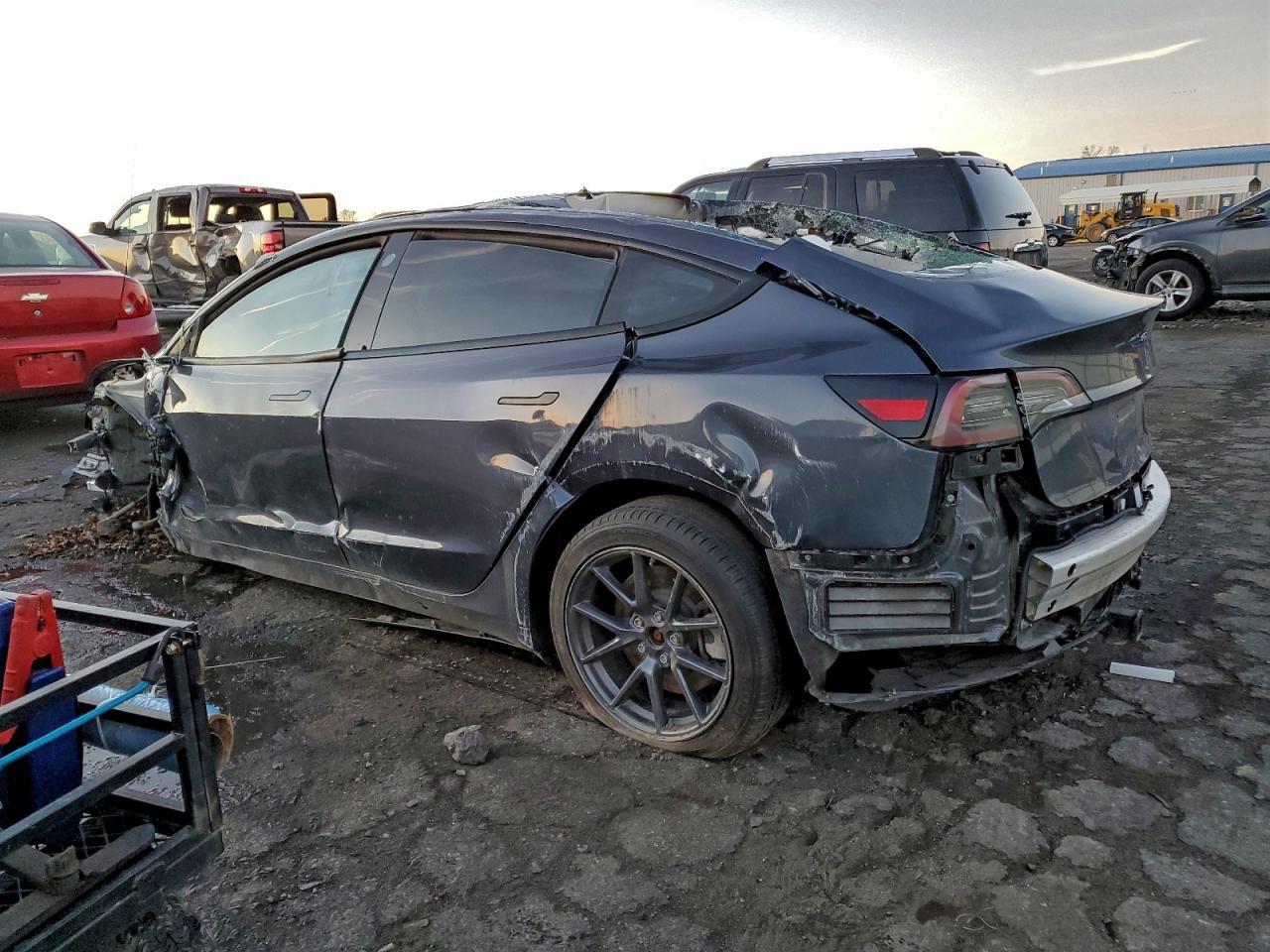 2022 Tesla Model 3 - Image 2