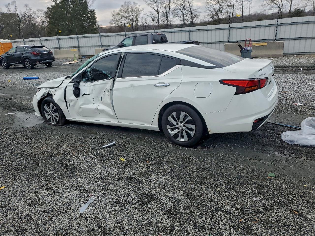 2022 Nissan Altima S - Image 2