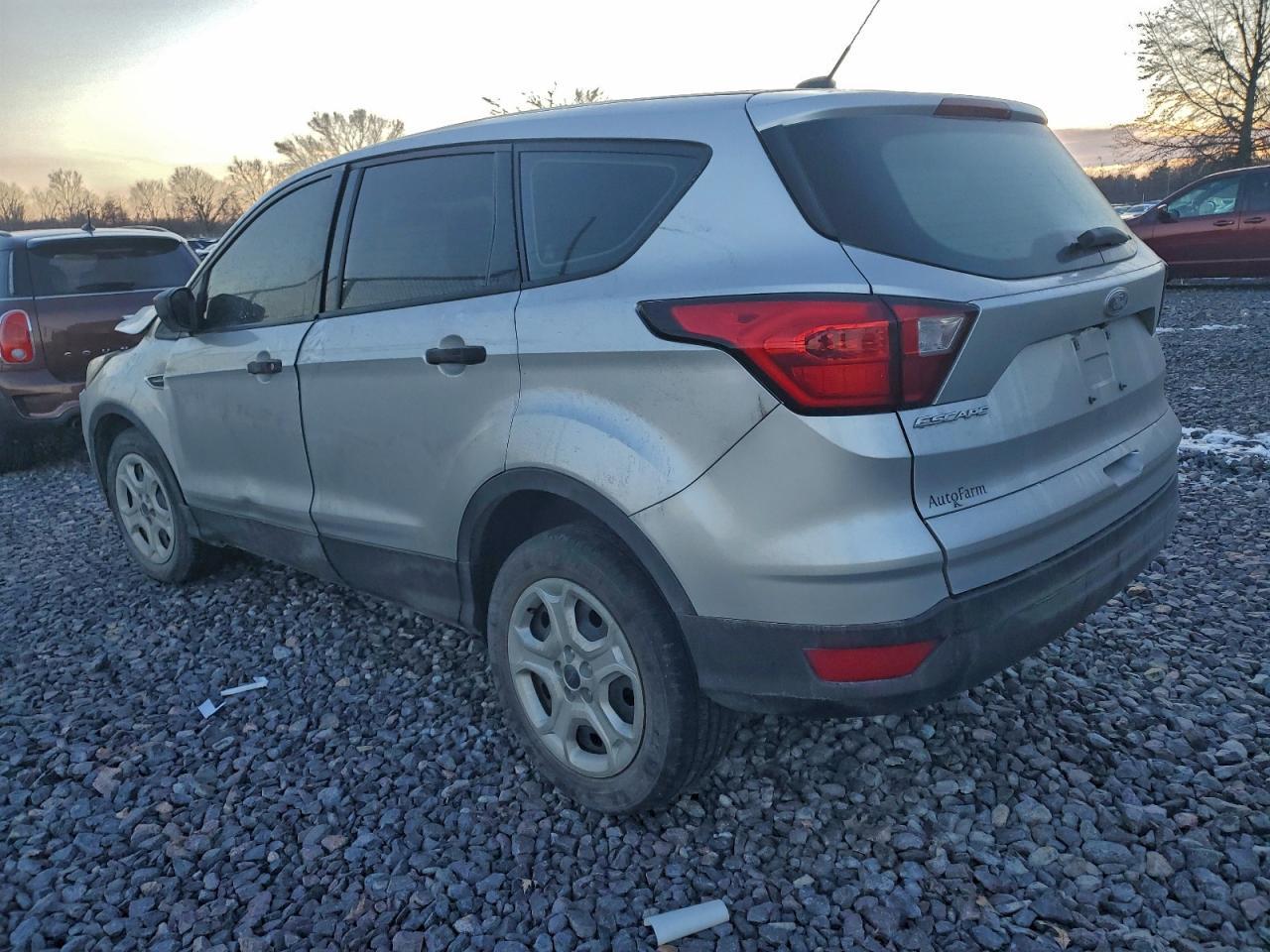 2019 Ford Escape S - Фото 2