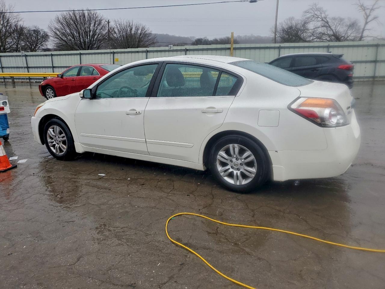 2011 Nissan Altima Base - Фото 2