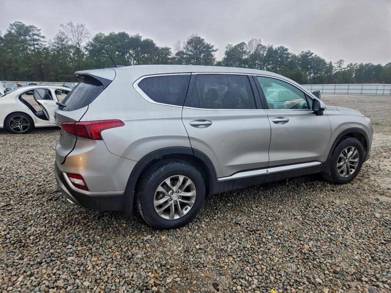2020 Hyundai Santa Fe Se - Фото 3