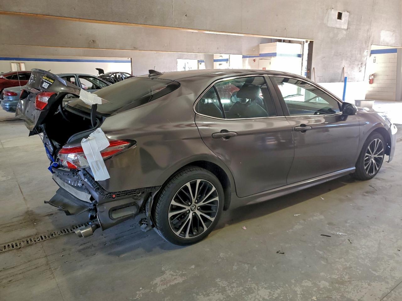 2019 Toyota Camry L - Фото 3