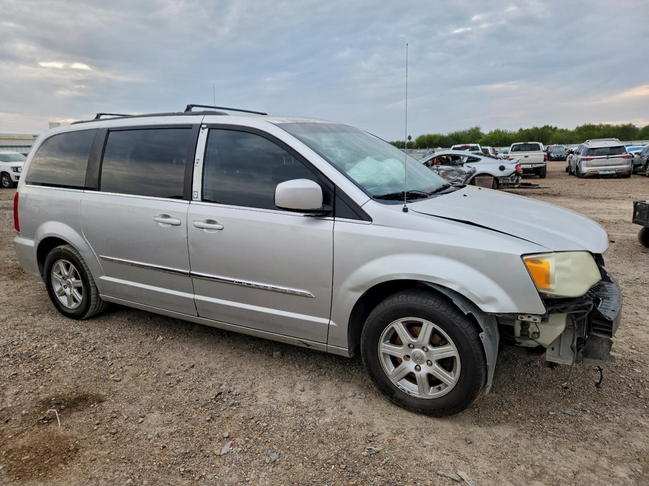 2011 Chrysler Town & Country Touring - Фото 4