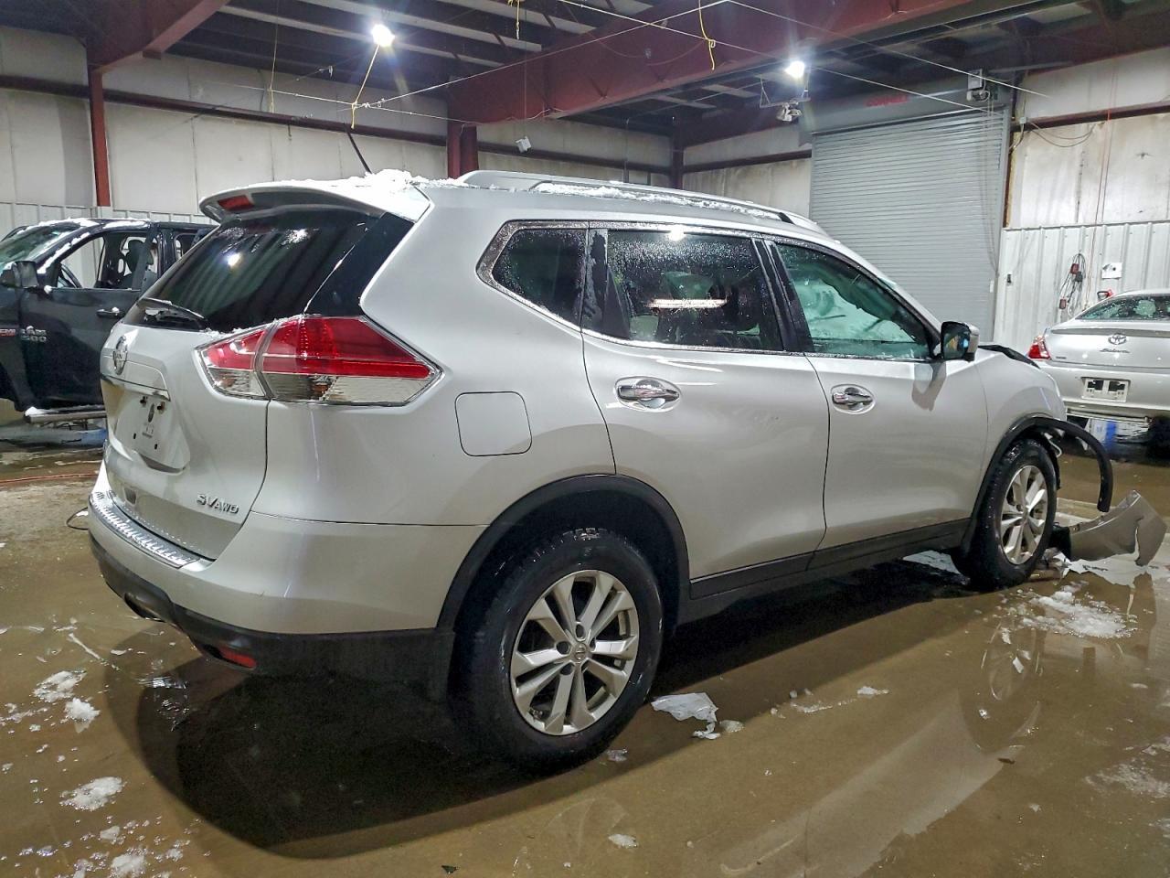 2015 Nissan Rogue S - Фото 3