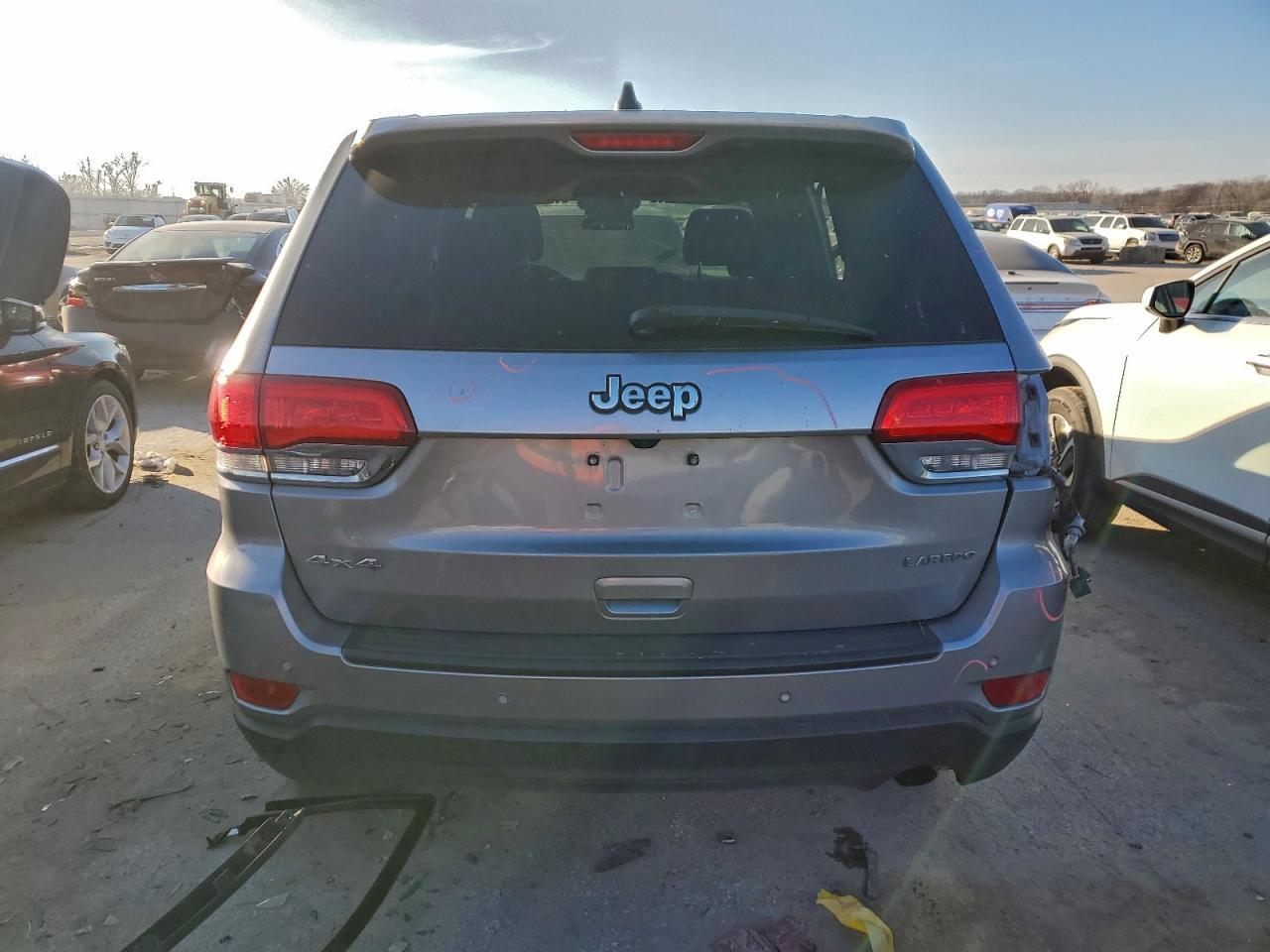 2019 Jeep Grand Cherokee Laredo - Image 6