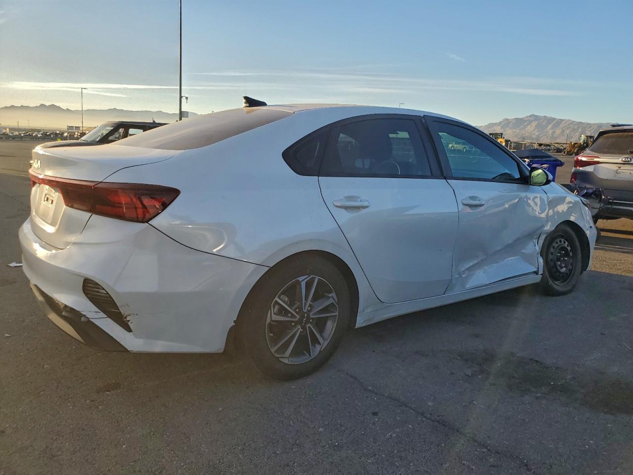 2023 Kia Forte Lx - Фото 3