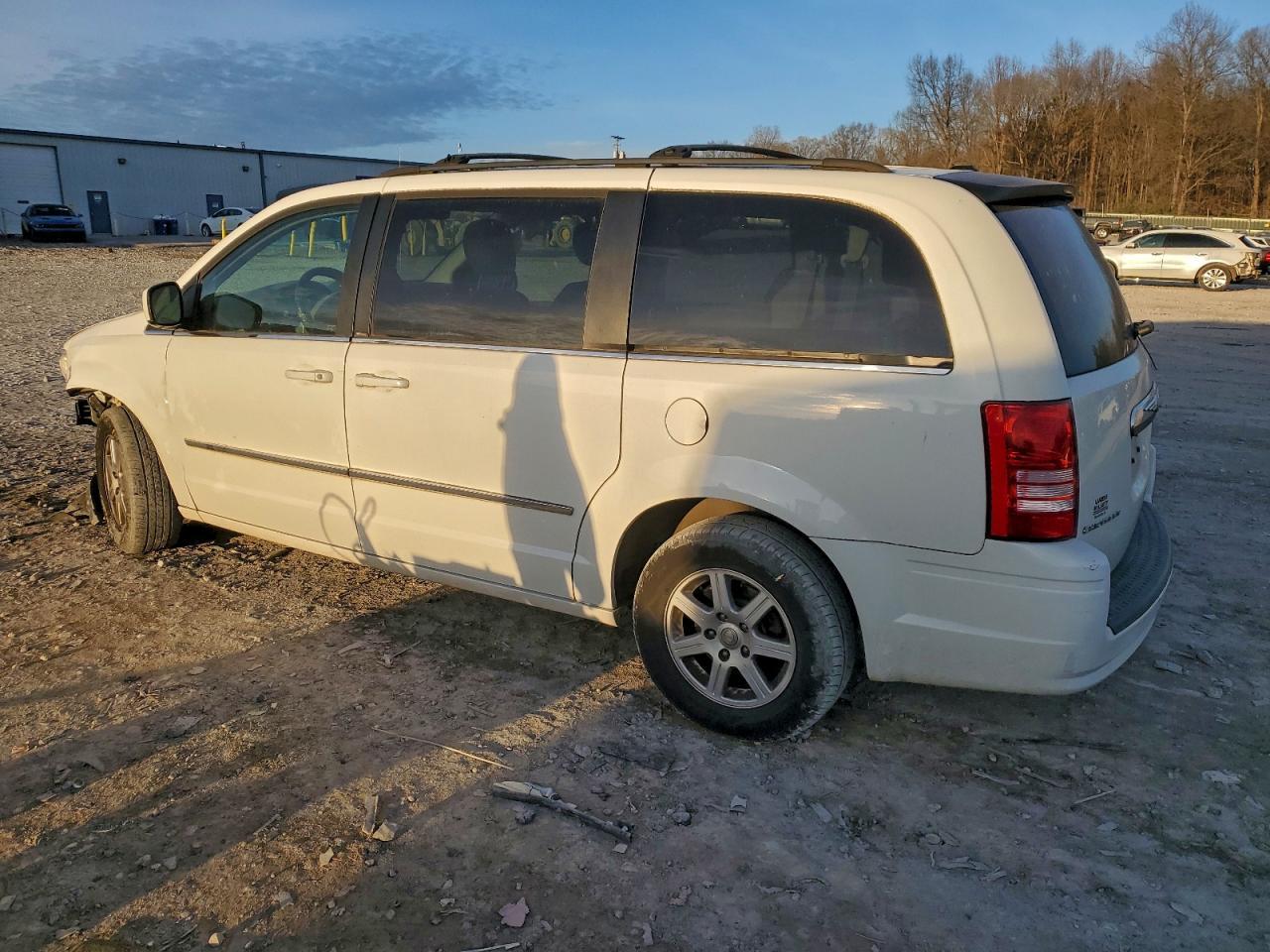 2010 Chrysler Town & Country Touring - Фото 2