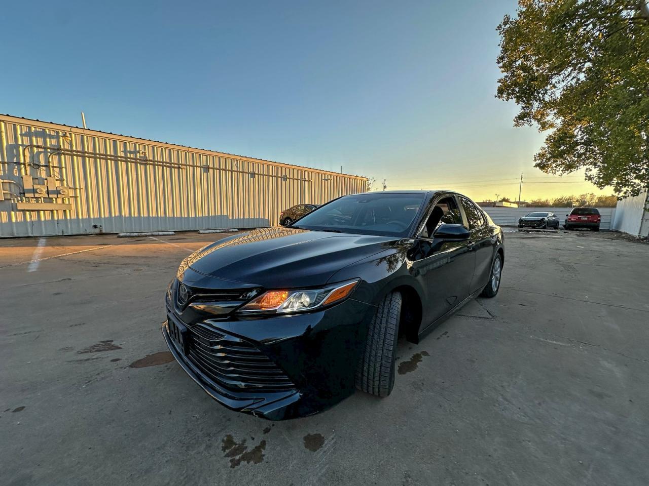 2019 Toyota Camry L - Фото 2