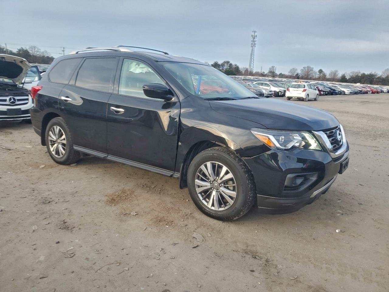 2019 Nissan Pathfinder S - Image 4