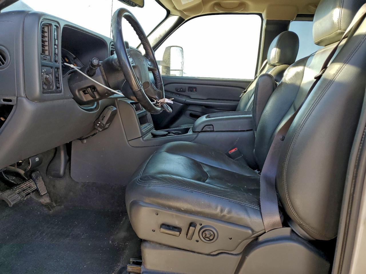 2005 Chevrolet Silverado K2500 Heavy Duty - Image 7