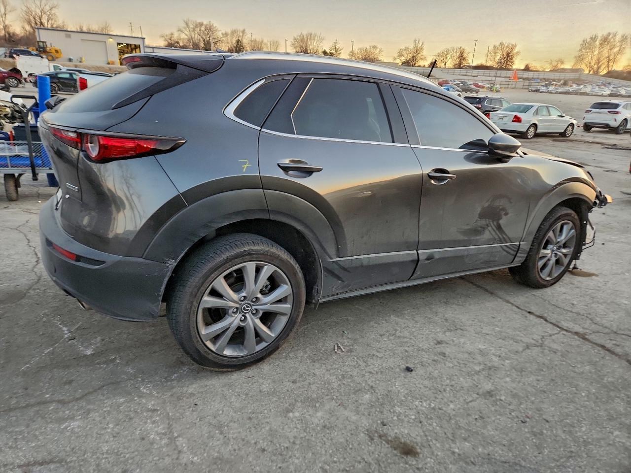 2022 Mazda Cx-30 Premium - Image 3