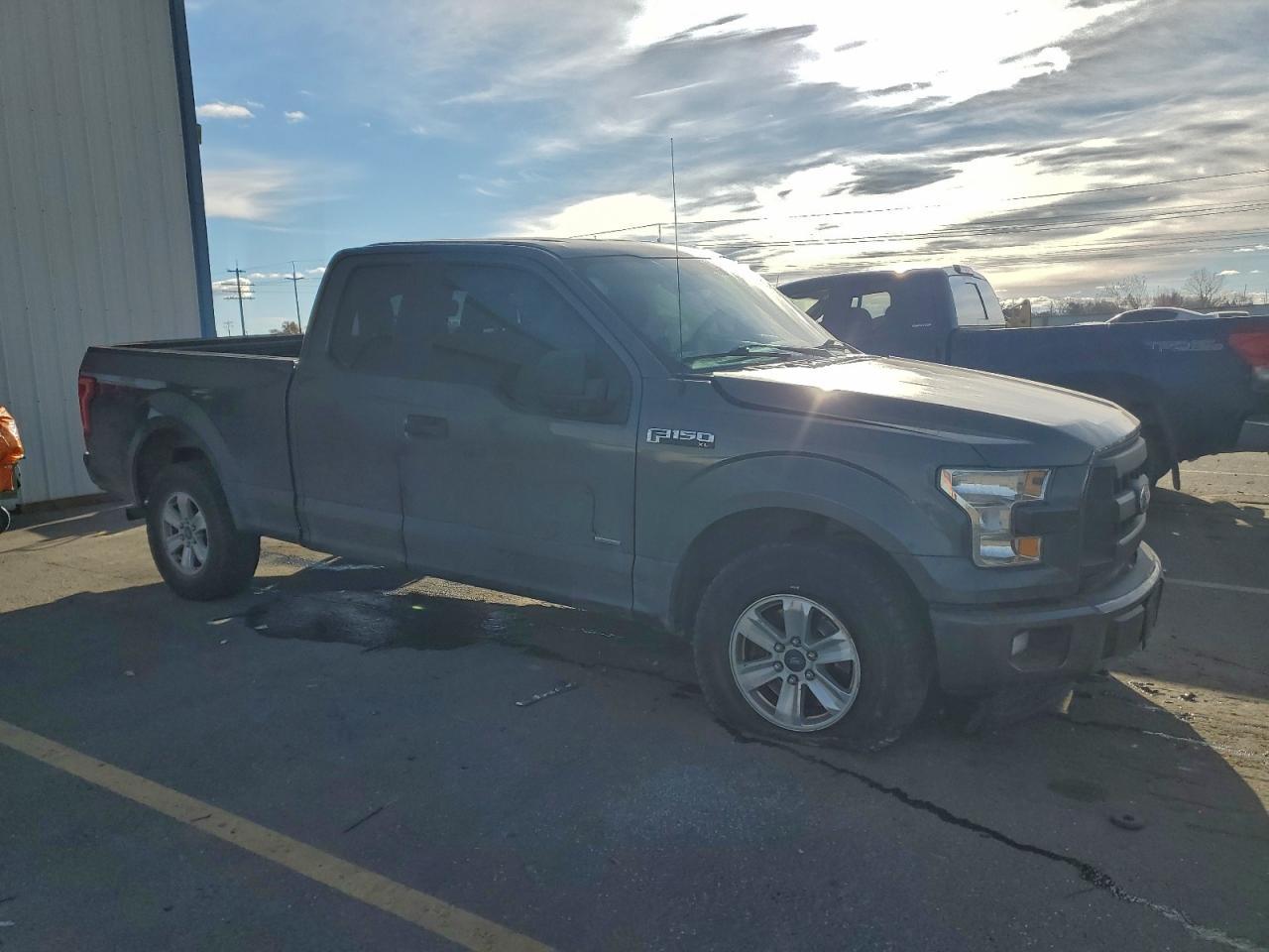 2016 Ford F150 Super Cab - Image 4