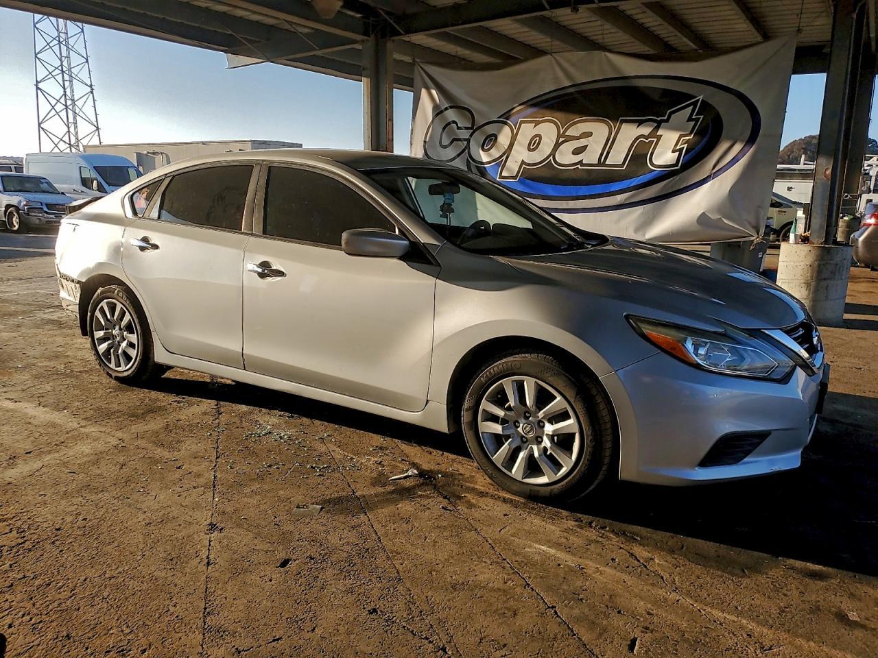 2017 Nissan Altima 2.5 - Image 4