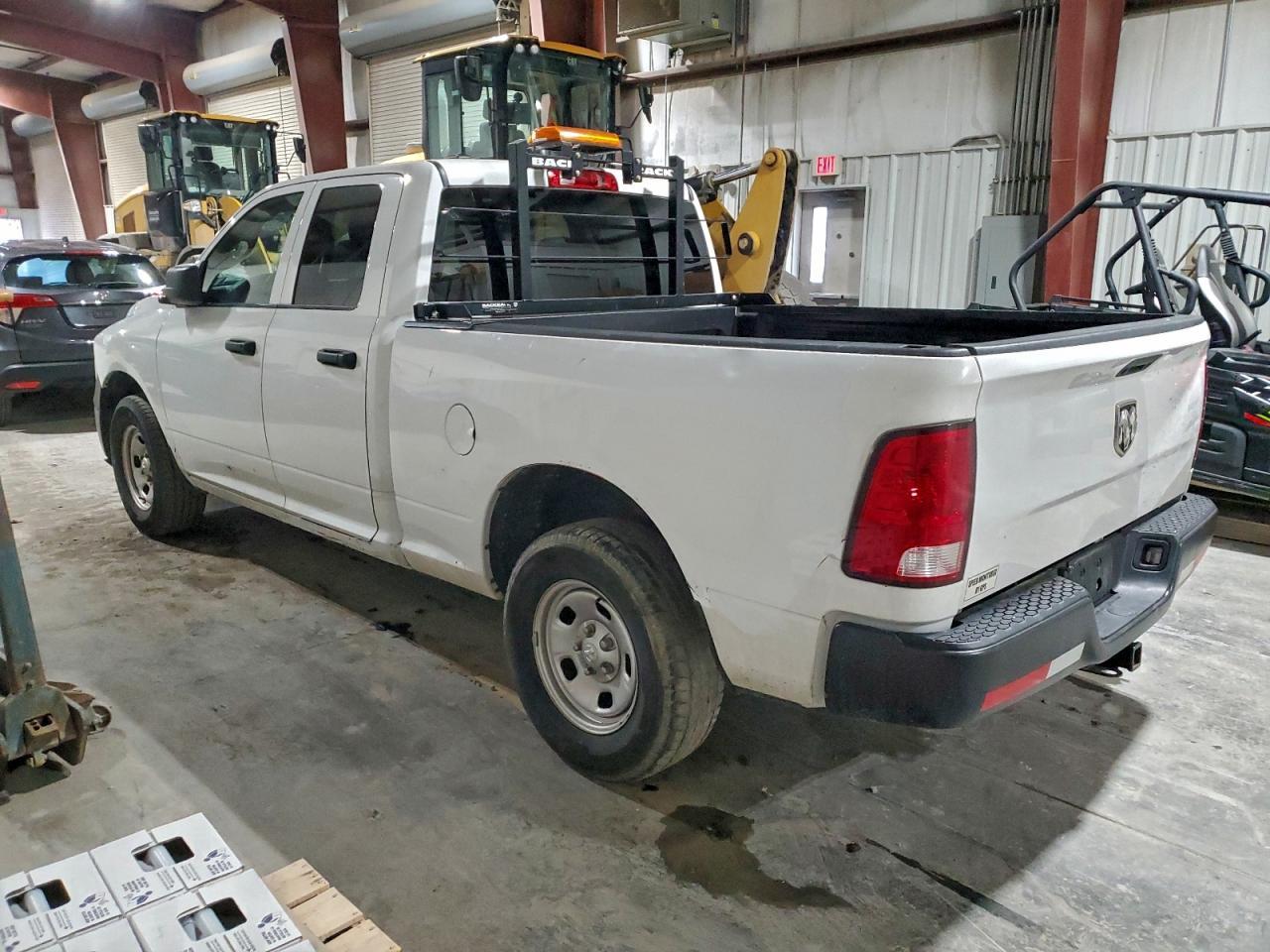 2023 Ram 1500 Classic Tradesman - Фото 2