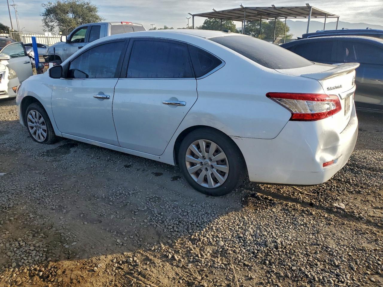 2015 Nissan Sentra S - Фото 2