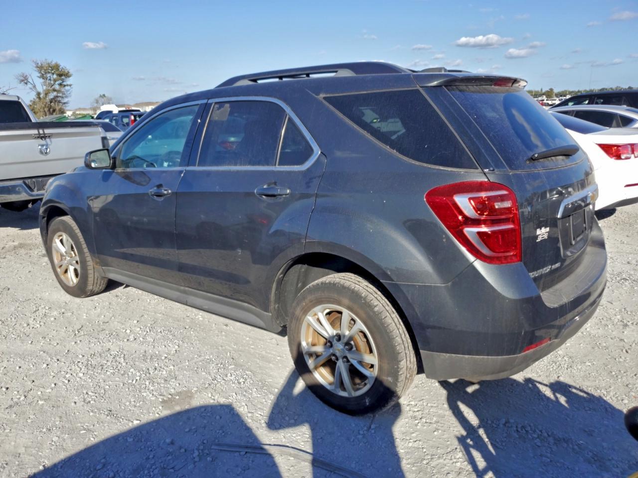 2017 Chevrolet Equinox Lt - Image 2