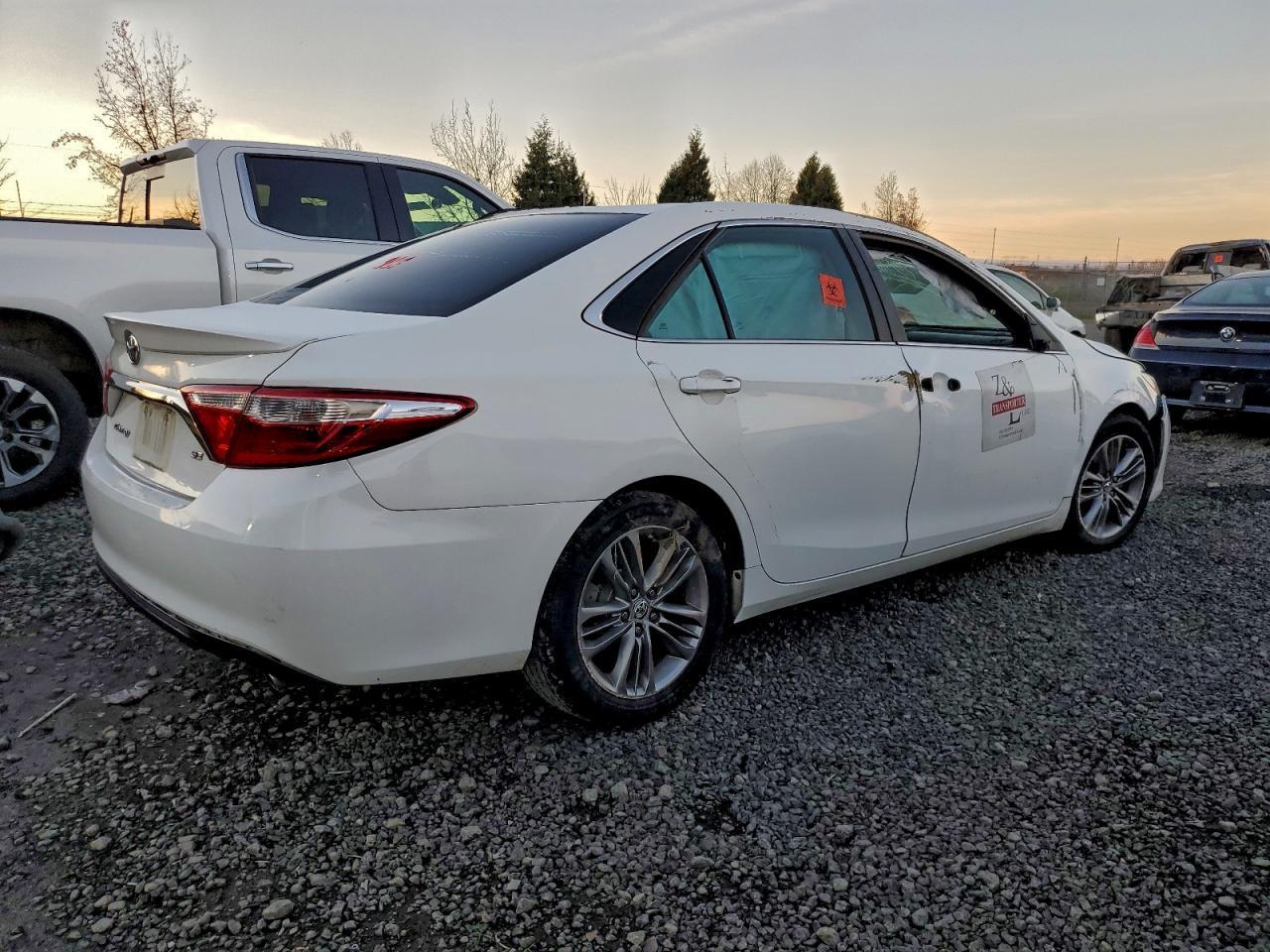 2015 Toyota Camry Le - Фото 3