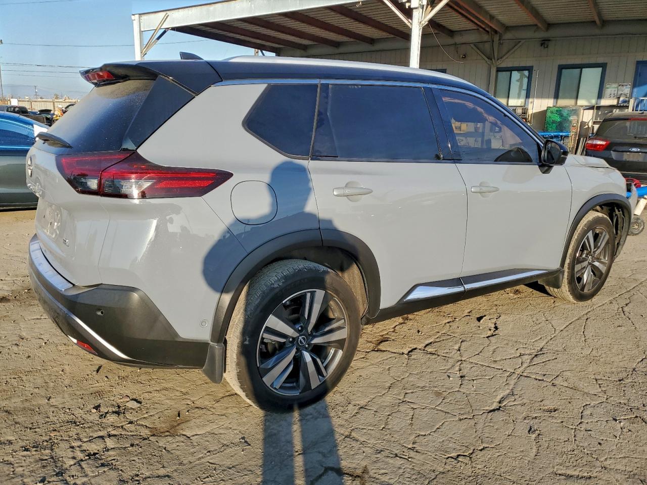 2023 Nissan Rogue Sl - Image 3