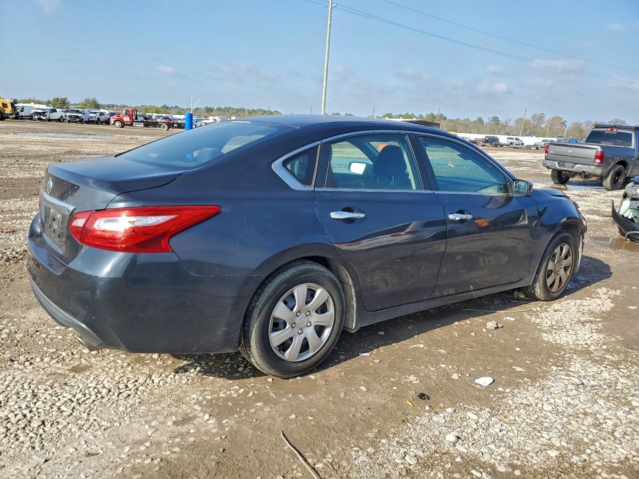2016 Niss Altima - Фото 3