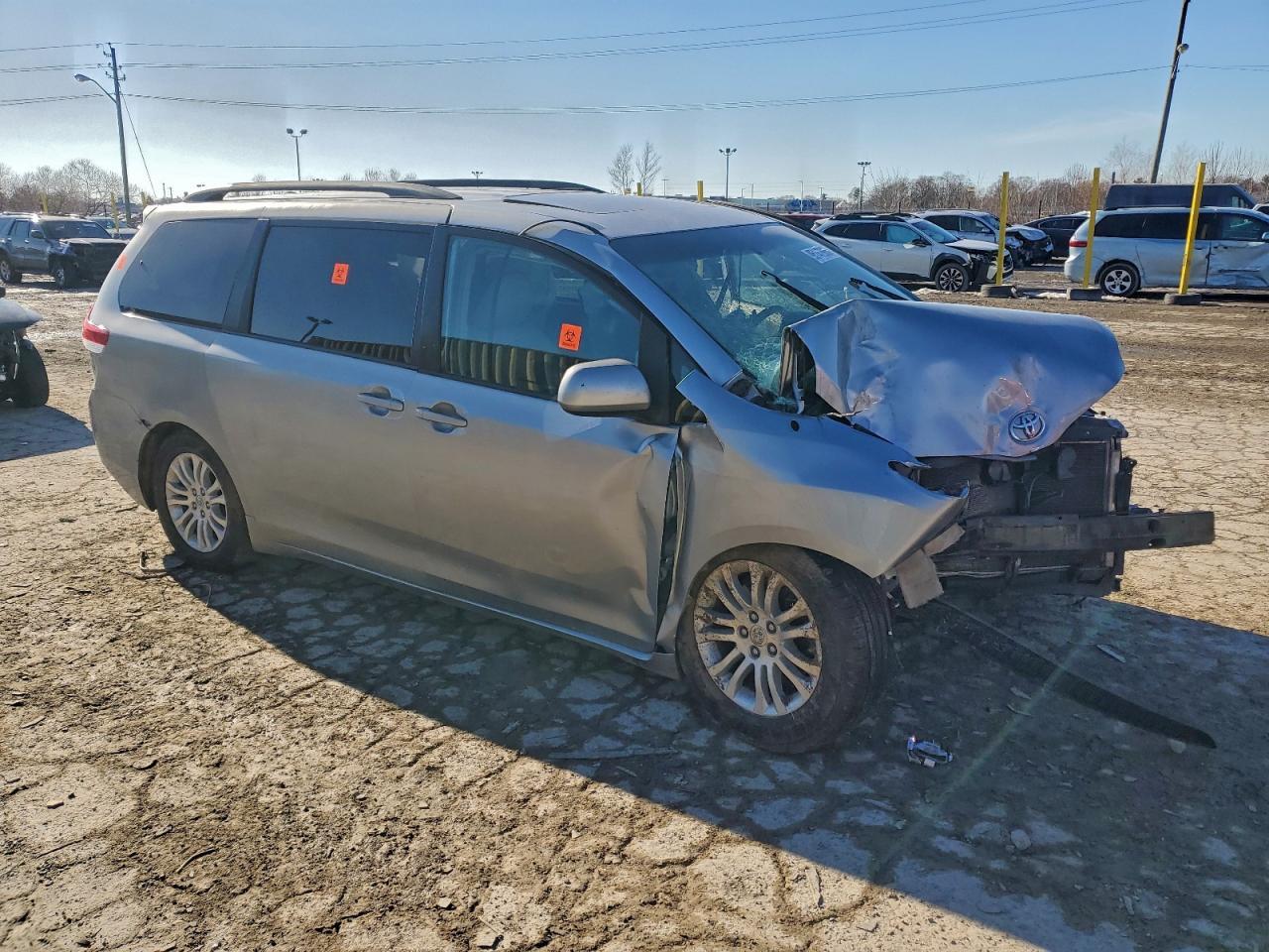 2013 Toyota Sienna Xle - Фото 4